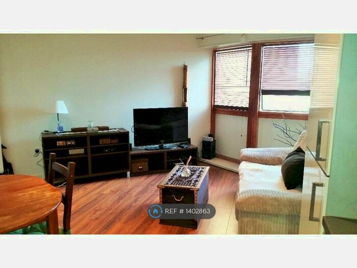 1 Bedroom Flat To Rent In Batsford House, London, SW19