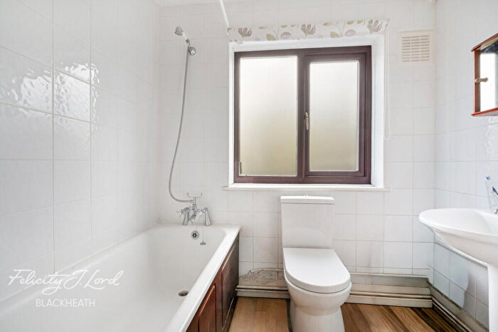 1 Bedroom Flat For Sale In Charlton Church Lane, London, SE7