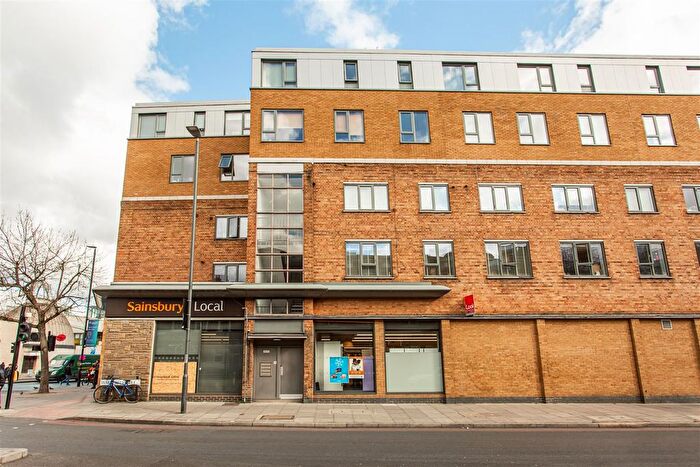 3 Bedroom Flat To Rent In Harford Street, Stepney Green, London, E1