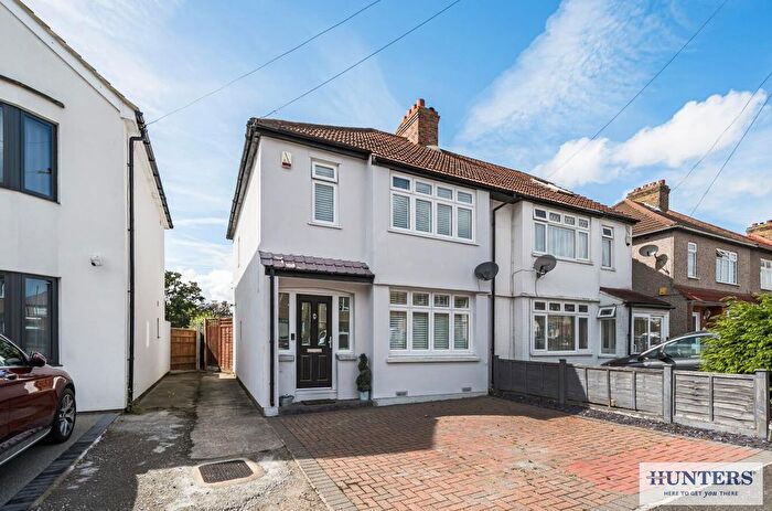 3 Bedroom Semi-Detached House To Rent In Newlyn Road, Welling, DA16