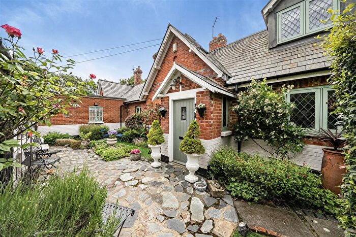 3 Bedroom Detached House For Sale In Cricket Hill, Finchampstead, Berkshire, RG40