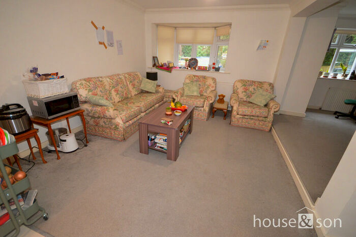 2 Bedroom Flat To Rent In Queens Park Avenue, BH8