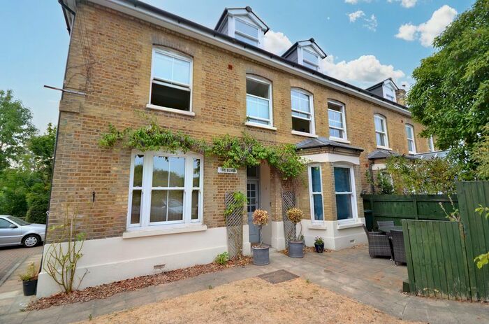 2 Bedroom Flat To Rent In The Fairfield, Farnham, GU9