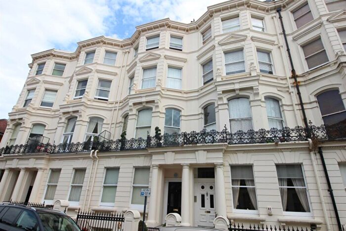 1 Bedroom Apartment To Rent In Palmeira Avenue, Hove, BN3