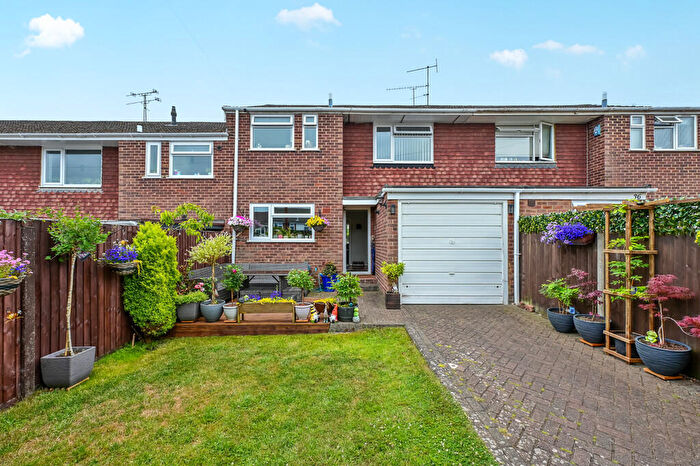 3 Bedroom Terraced House For Sale In Sandown Close, Blackwater, GU17