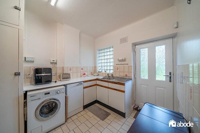 2 Bedroom Bungalow For Sale In Spinney Crescent, Liverpool, L23