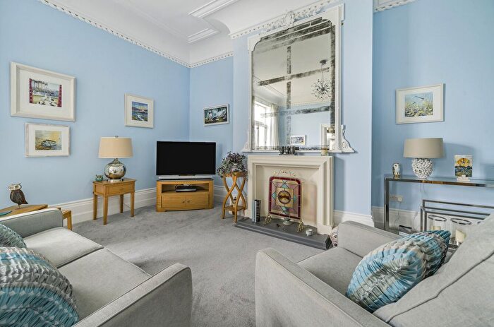 2 Bedroom Flat For Sale In Douglas Avenue, Exmouth, Devon, EX8