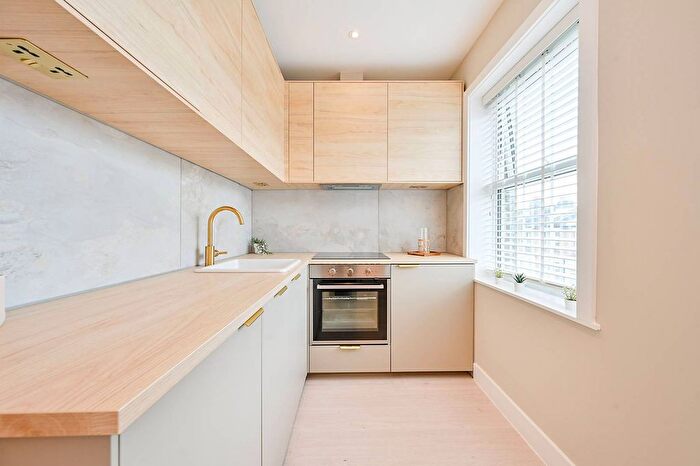 1 Bedroom Flat For Sale In Hetley Road, Shepherd's Bush, London, W12