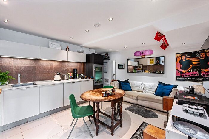 2 Bedroom Flat To Rent In Albion Road, London, N16