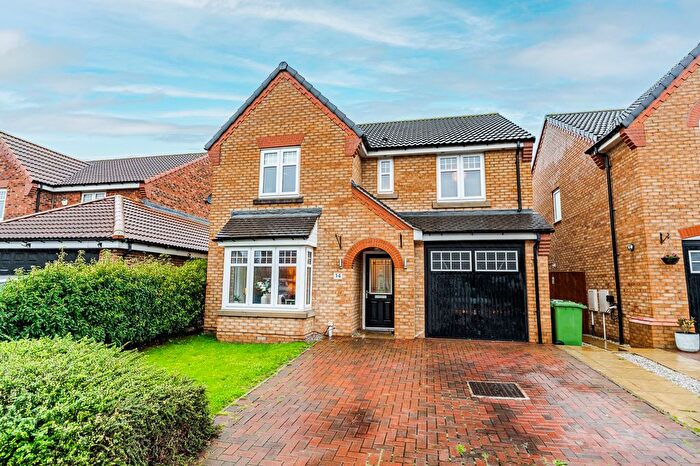 4 Bedroom Detached House For Sale In Amberwood Chase, Dewsbury, WF12