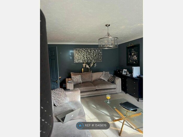 4 Bedroom Detached House To Rent In Bridge Road, Chertsey, KT16