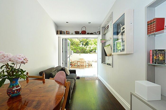 2 Bedroom Flat To Rent In Cambridge Street, Pimlico, SW1V