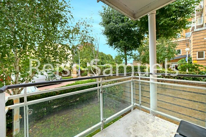 3 Bedroom Flat To Rent In St Davids Square, Isle Of Dogs, Docklands, London, E14