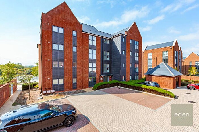 2 Bedroom Flat For Sale In Waterman Way, Wouldham, ME1