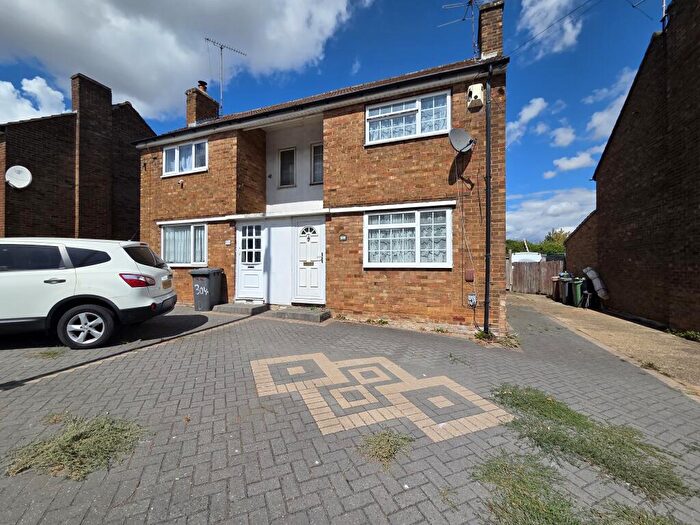 2 Bedroom Semi Detached House To Rent In Dallow Road, LU4