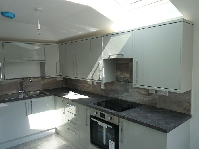 2 Bedroom Flat To Rent In High Street, Edenbridge, TN8