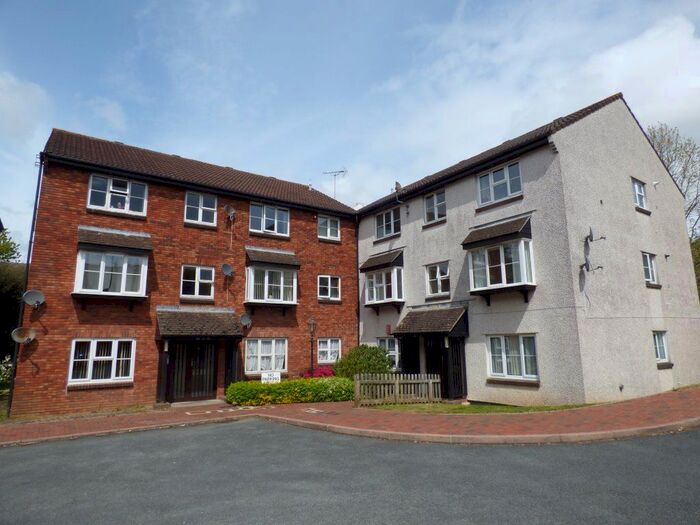 2 Bedroom Flat To Rent In Portland Court, Plymouth, Devon, PL1