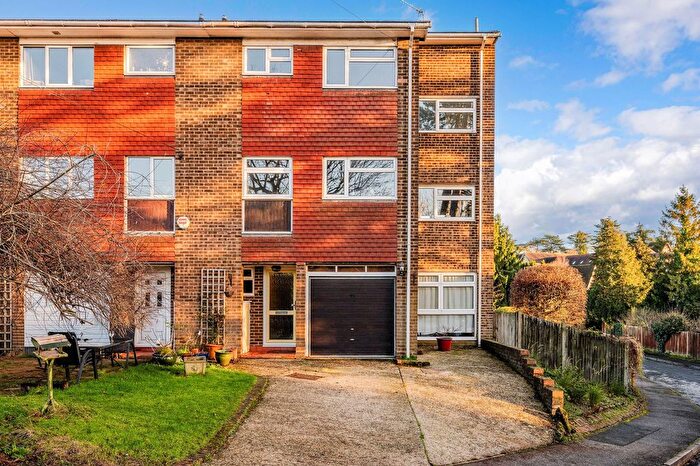 3 Bedroom End Terrace House For Sale In Durfold Drive, Reigate, RH2