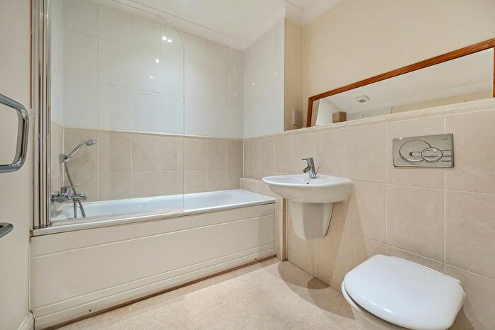 2 Bedroom Flat For Sale In East Oxford, Oxfordshire, OX4