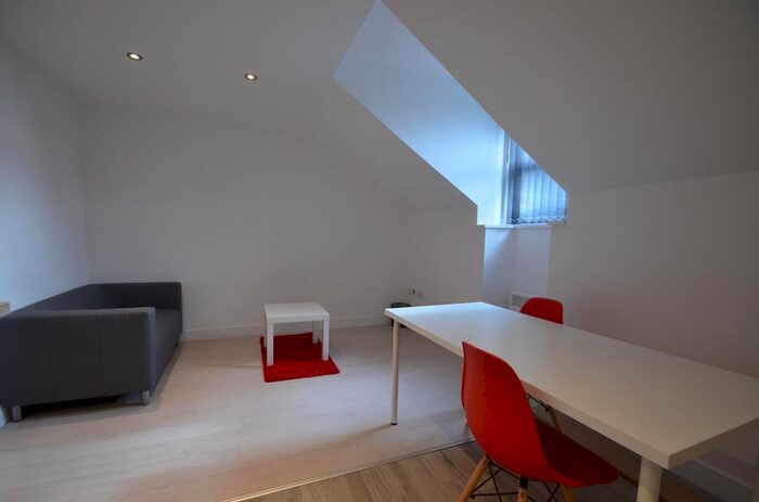 2 Bedroom Flat To Rent In London Road, Leicester, LE2