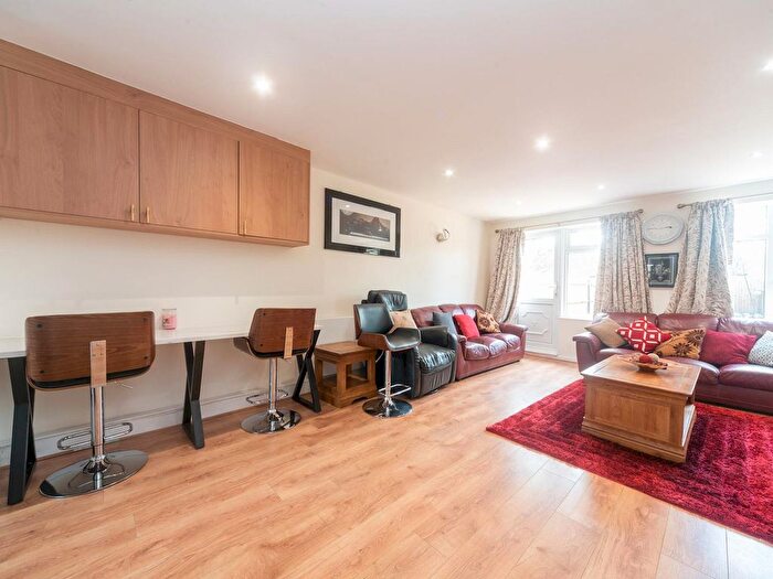 3 Bedroom Flat To Rent In Thamesmead, SE28
