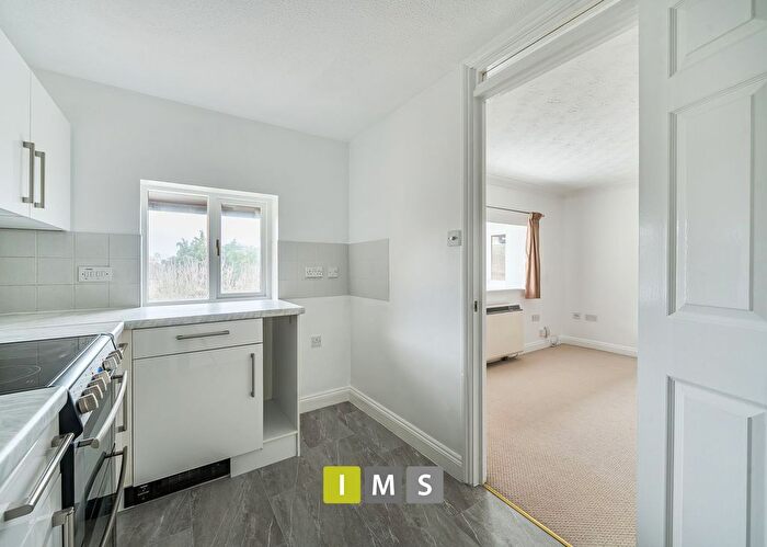 1 Bedroom Flat For Sale In London Road, Regal Court, OX26