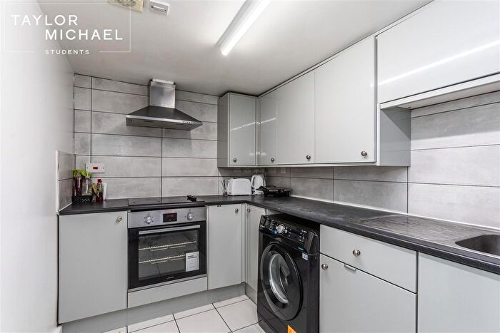 6 Bedroom Maisonette To Rent In Lewes Road, Brighton, BN2