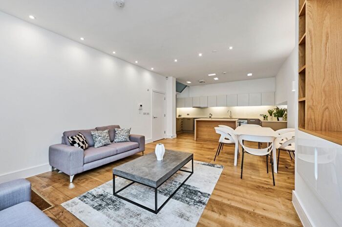 3 Bedroom Mews To Rent In Welbeck Way, Marylebone, W1G