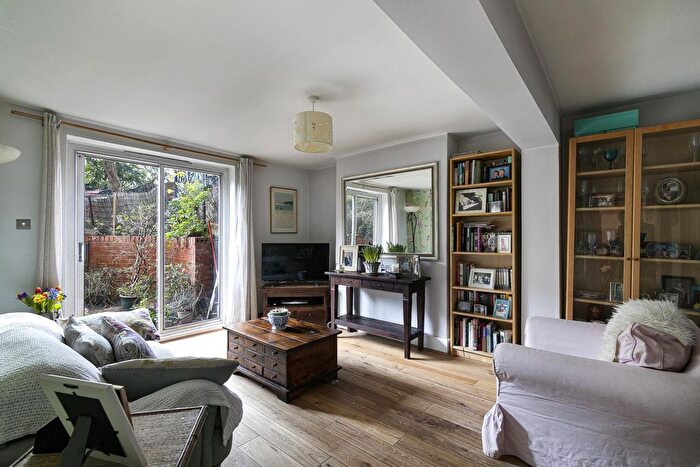 3 Bedroom Flat To Rent In Dennington Park Road, London, NW6