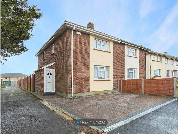3 Bedroom Semi-Detached House To Rent In Poplar Avenue, Gravesend, DA12