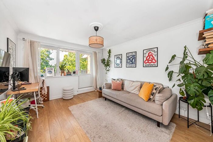 1 Bedroom Flat For Sale In Staveley Close, Peckaham, London, SE15