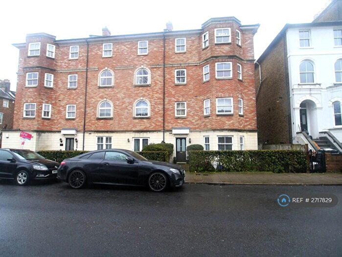 2 Bedroom Flat To Rent In Martell Road, London, SE21