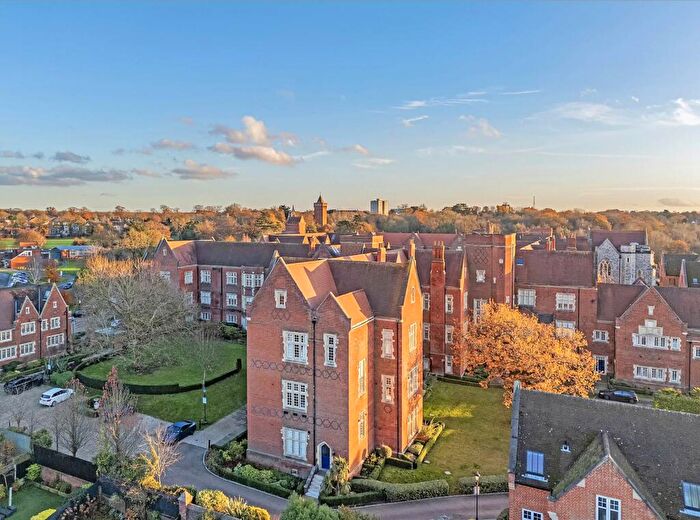 3 Bedroom Flat For Sale In The Galleries, Brentwood, CM14