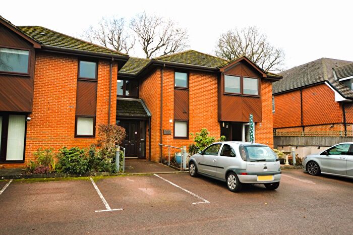 1 Bedroom Property For Sale In Lightwater Road, Lightwater, GU18