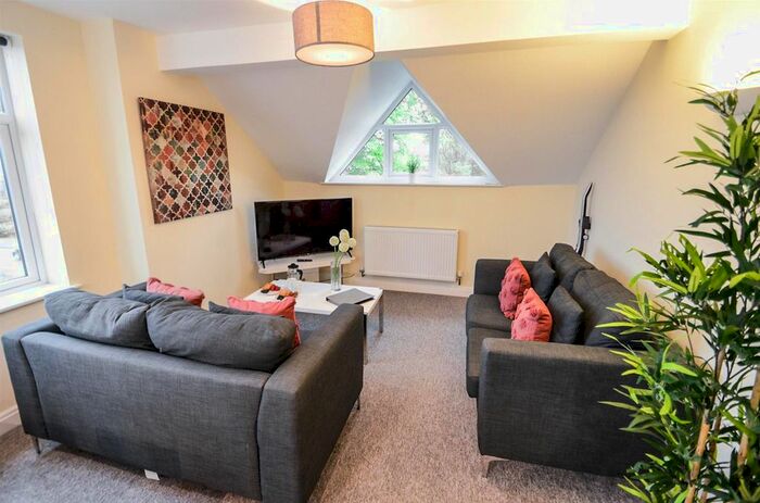 2 Bedroom Flat To Rent In The Swans, Radcliffe Road, West Bridgford, NG2