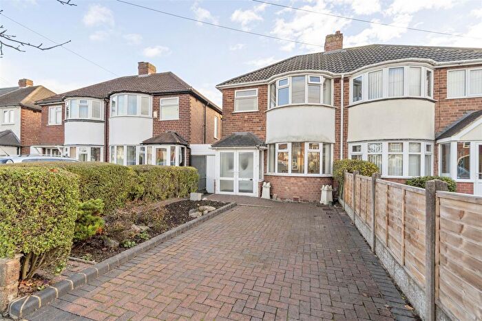 3 Bedroom Semi-Detached House For Sale In Jillcot Road, Solihull, B92