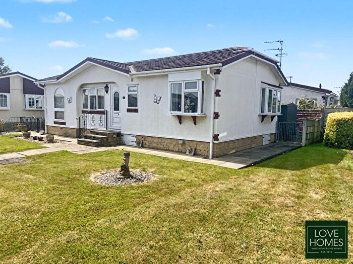 2 Bedroom Park Home For Sale In The Avenue, Wyre Vale Park, Garstang, Preston, Lancashire, PR3
