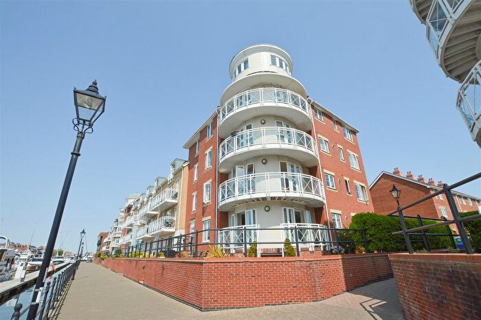 3 Bedroom Flat For Sale In Phoenix Drive, Eastbourne, BN23