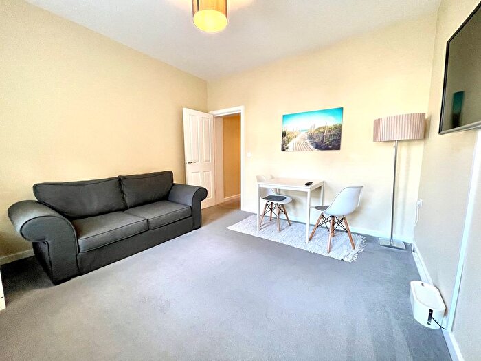 1 Bedroom Property To Rent In Alumhurst Road, Bournemouth, BH4