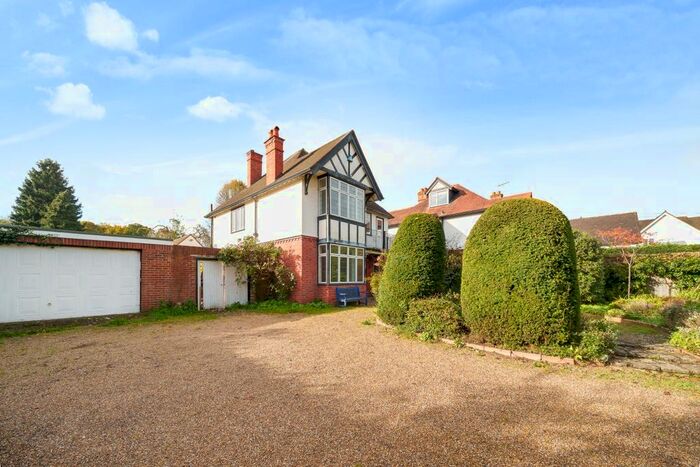 5 Bedroom Detached House To Rent In Braywick Road, Maidenhead, SL6