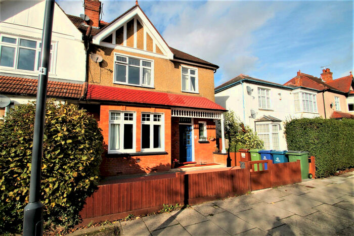 1 Bedroom Flat To Rent In Cunningham Park, Harrow, HA1