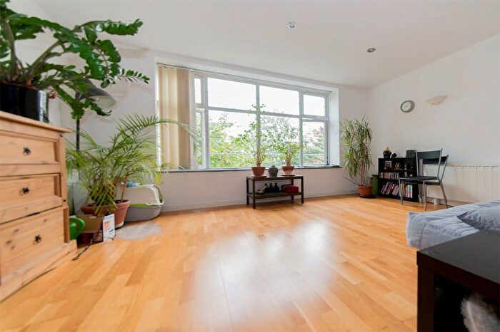 1 Bedroom Flat To Rent In Hackney Road, Hackney, London, E2