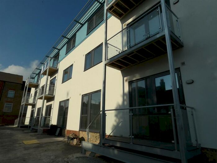 3 Bedroom Flat To Rent In High Street, Ramsgate, CT11