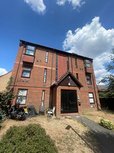 1 Bedroom Flat To Rent In Pilgrims Close, N13