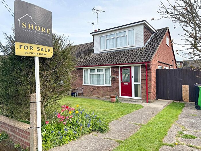 3 Bedroom Semi-Detached House For Sale In Central Avenue, Rochford, SS4