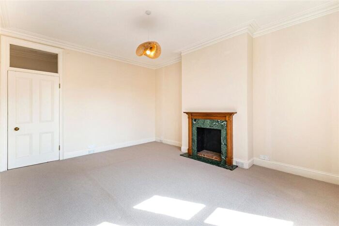 3 Bedroom Flat To Rent In Prince Of Wales Drive, Battersea, SW11