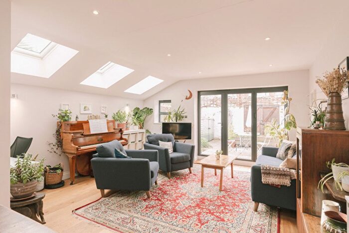 2 Bedroom Flat For Sale In York Grove, Peckham, SE15