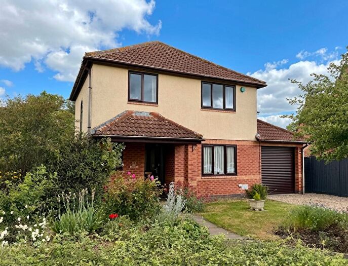 3 Bedroom Detached House For Sale In Hockliffe Brae, Walnut Tree, MK7
