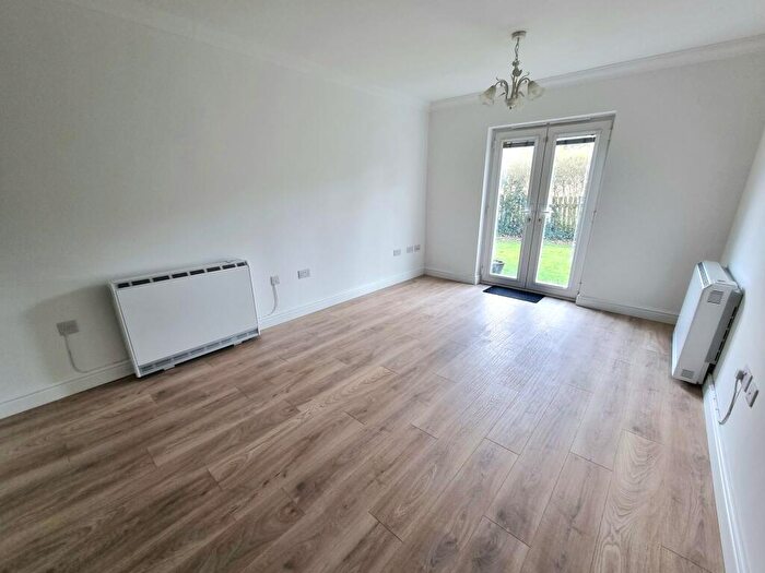 2 Bedroom Flat For Sale In Coychurch Road, Bridgend, CF31 - Photo 3