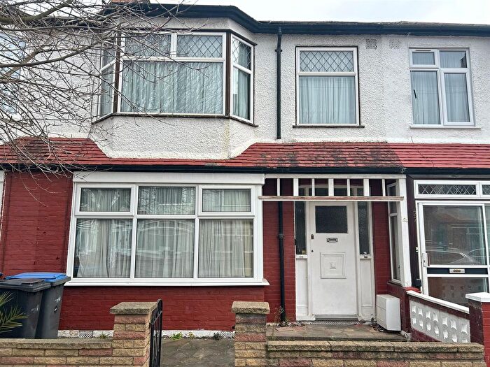 3 Bedroom Property To Rent In Branksome Avenue, London, N18